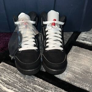 Jordan’s Retro 5 Black and Red Boys' Size 4Y Sneakerss